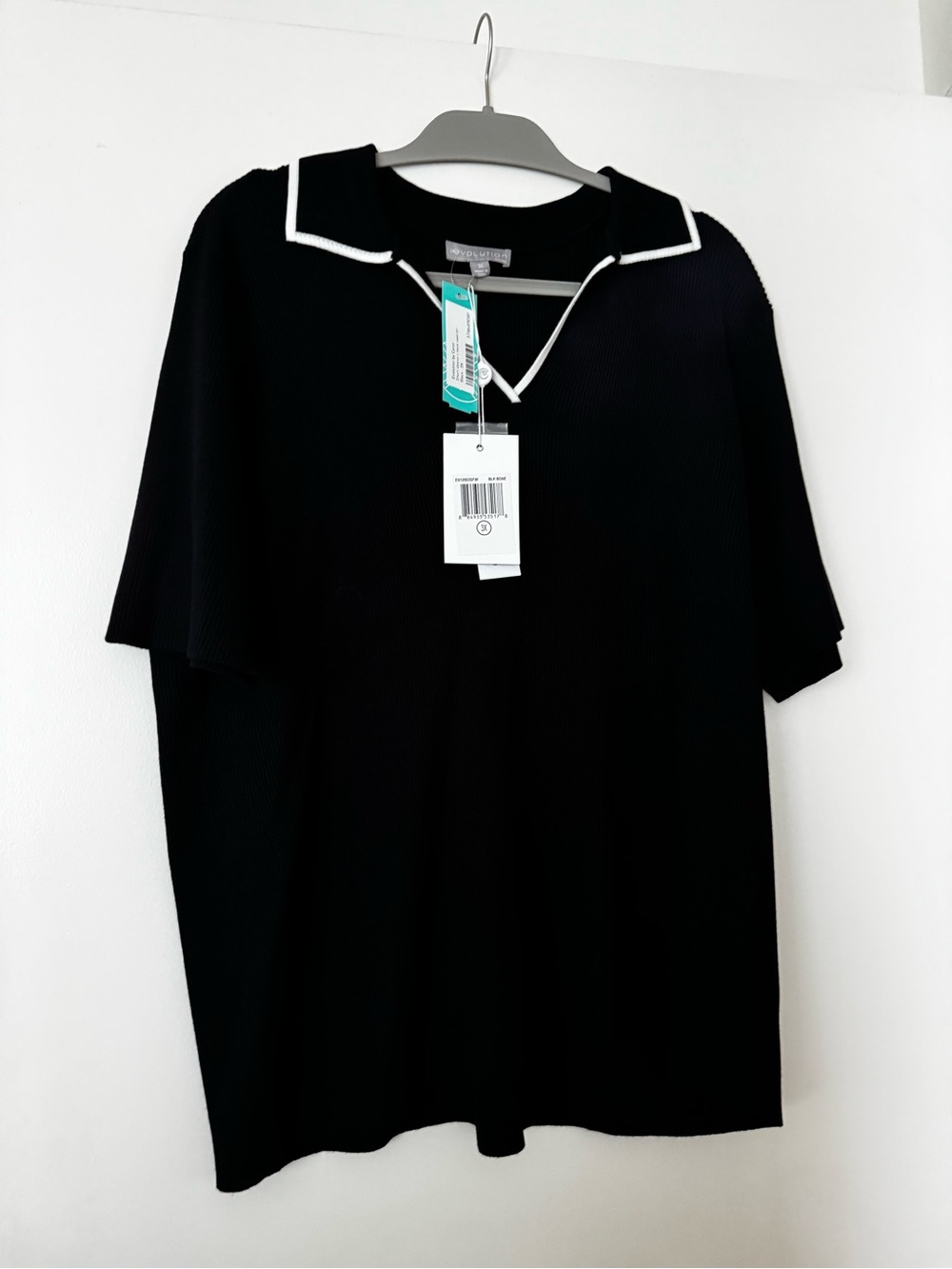 NWT Evolution By Cyrus Black Short-Sleeve V-Neck Sweater with White Trim